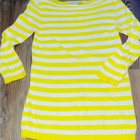 3 Cute Loft Tops - Picture 5 of 11